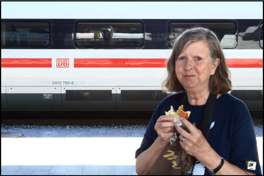 2022-05-26_12-33-19-LigurienSusanne-Mittagssandwich-Bahnsteig-in-Chur