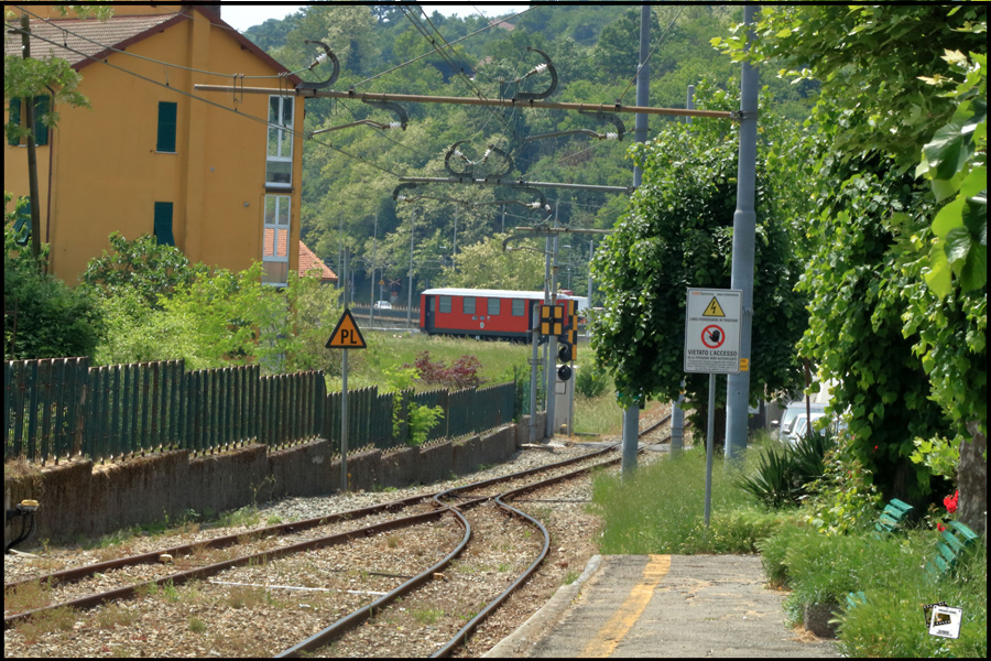 2022-05-27_12-58-32-Ligurien-Bahnhofsausfahrt-Casella 2022-05-27_12-58-32-Ligurien-Bahnhofsausfahrt-Casella